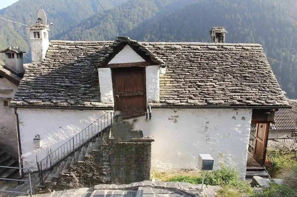 im Dorfkern mit Terrasse/Garten / nel nucleo con giardino