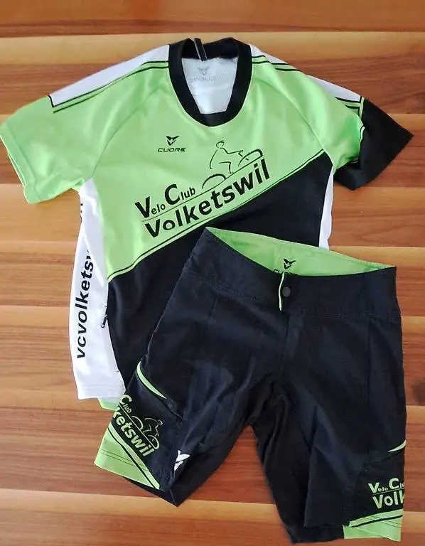 Bikeshirt und Bikeshorts Gr. 140