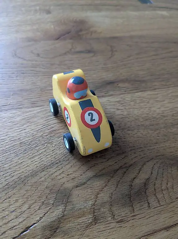 Auto (kann aufgezogen werden) gratis