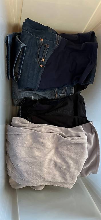 Umstandskleider M/L zu verschenken