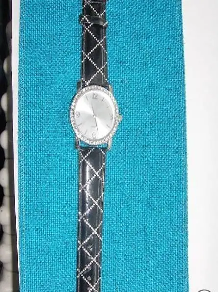 Elegante Damen Armbanduhr silber / schwarz