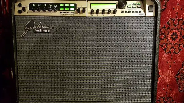Amplificateur à modélisation Johnson Millenium 150 avec péda