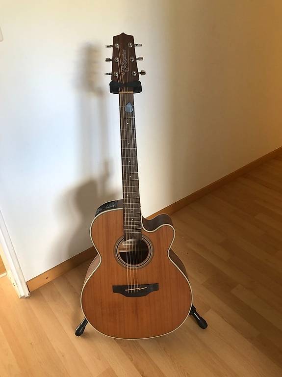 Neuwertige Gitarre Takamine GN20CE-NS mit Stand