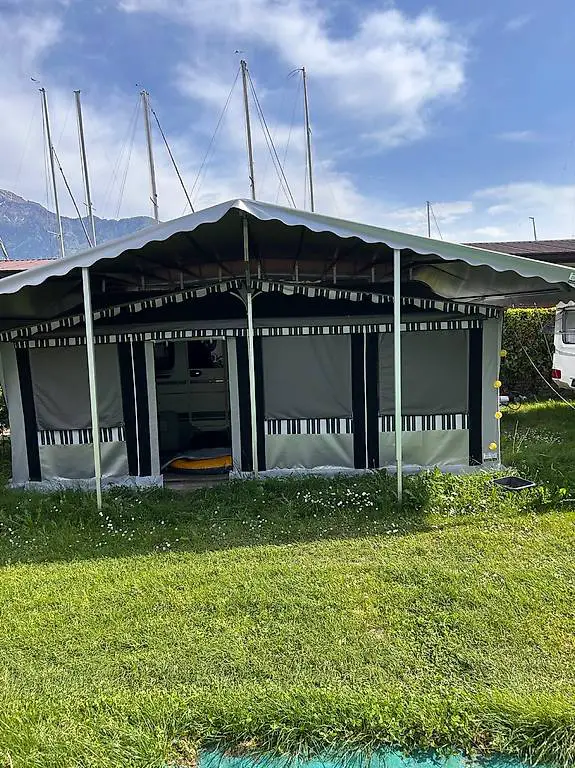 Fendt Wohnwagen mit Vorzelt