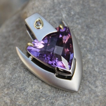 Anhänger mit Amethyst und Diamant