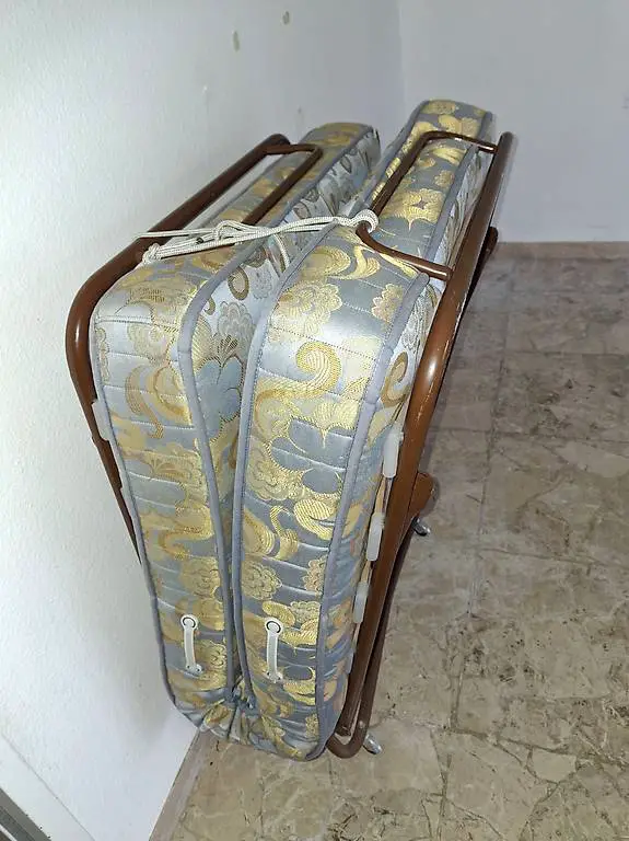 Klappbett mit Matratze GRATIS