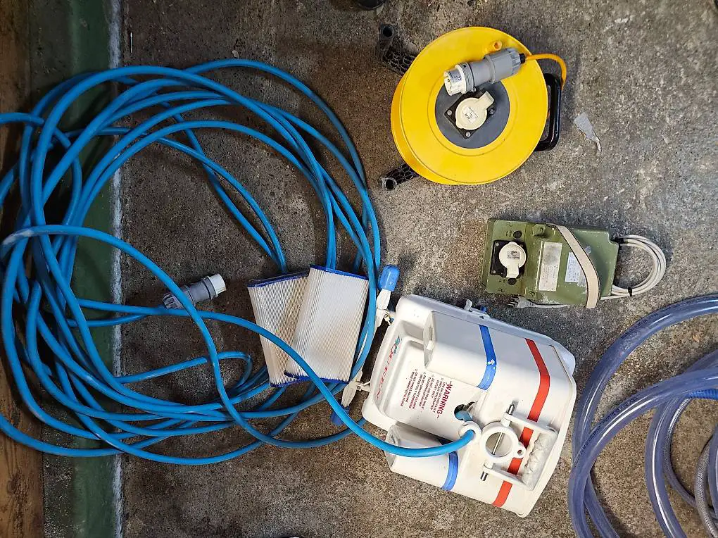 Schwimmbad-Roboter Typ AquaQueen