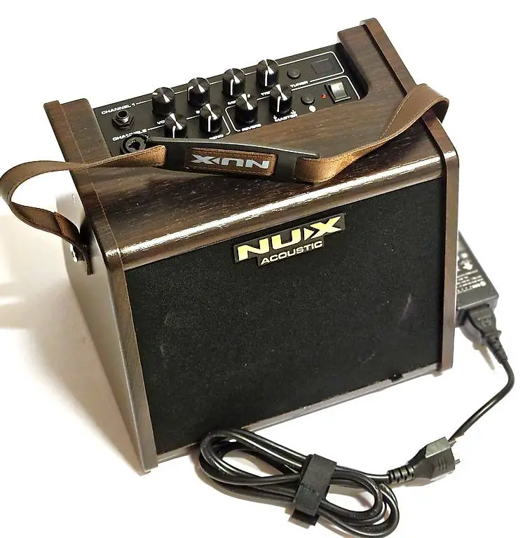 Acoustic-Gitarren-Verstärker auch für Saiten-Instrumente NUX