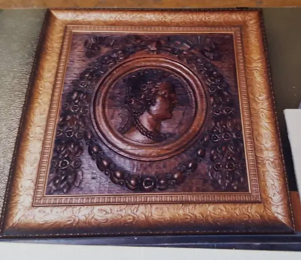 Antico Quadro Scolpito in riglievo in legno Di Quercia