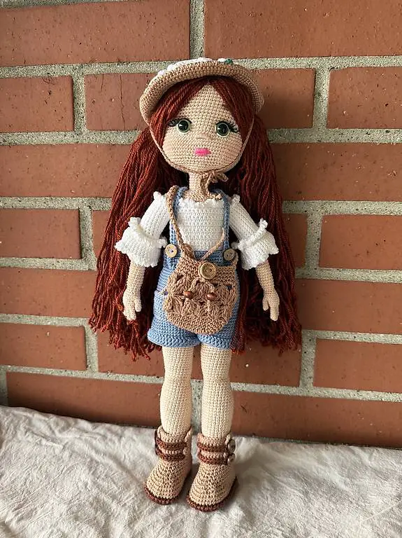 Handgemachte Spielpuppe