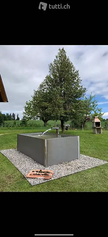 Brunnen aus Stahl/Rostend