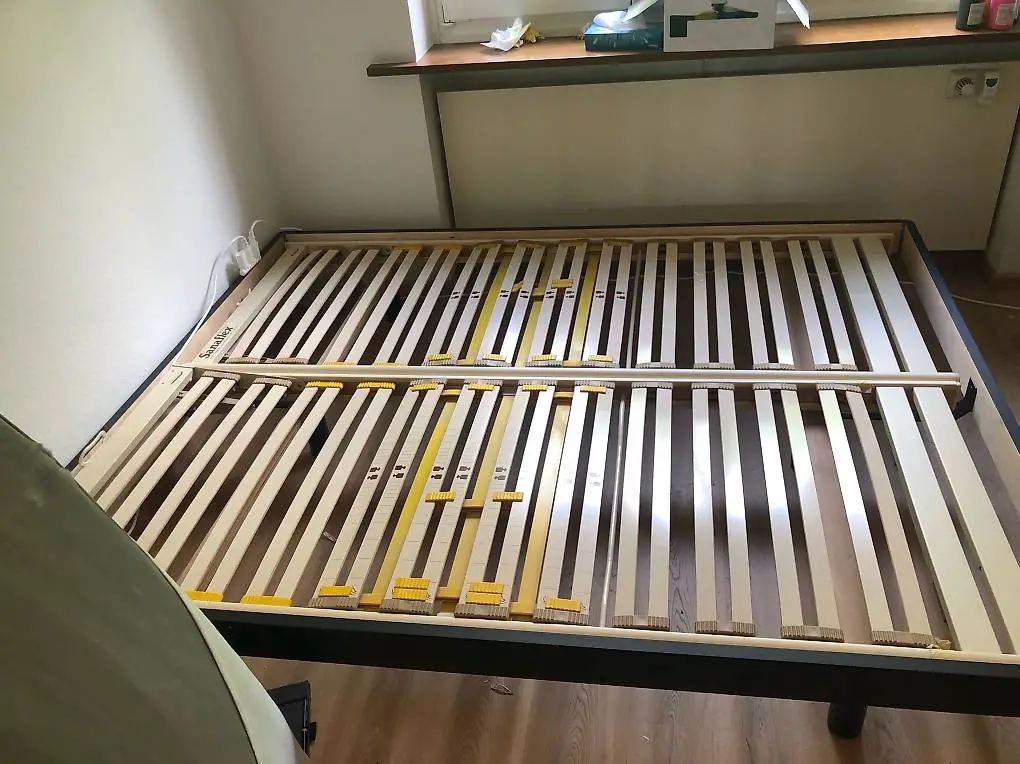Bettgestell und Lattenrost 160 gratis