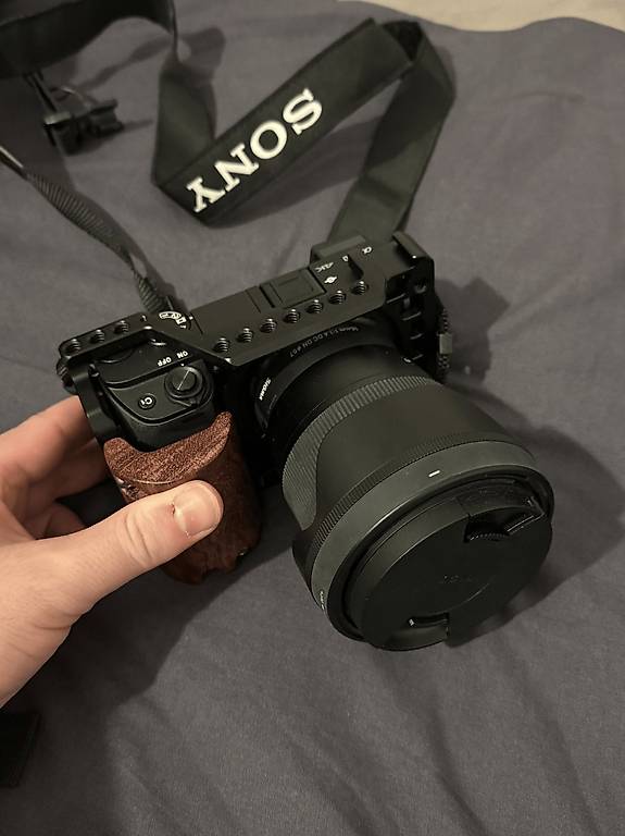 Sony A6300 mit Zubehör & 2 extra linsen (SONY & SIGMA)