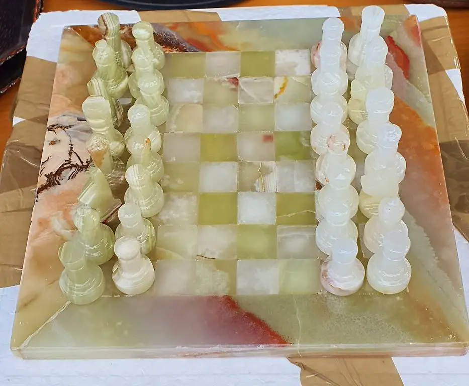 Ägyptisches Schach aus poliertem Stein