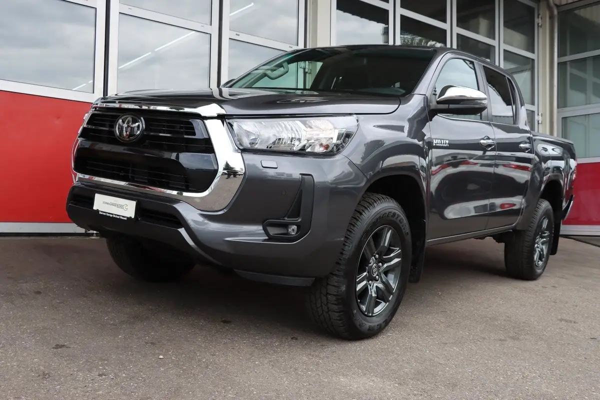 TOYOTA Hilux 2.4D-4D Style Double Cab 4x4 A