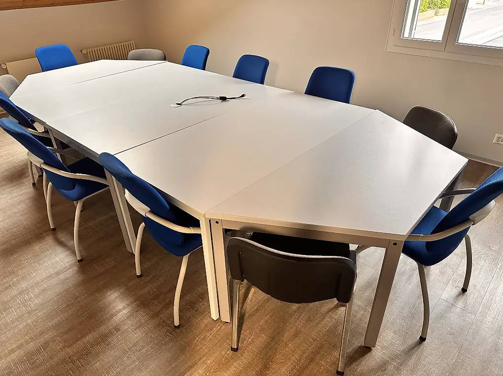 Tische und Stühle Sitzungszimmer