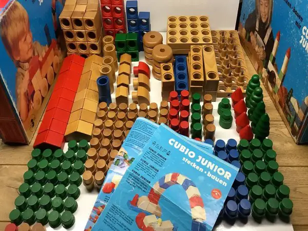 Cubio Junior stecken und bauen
