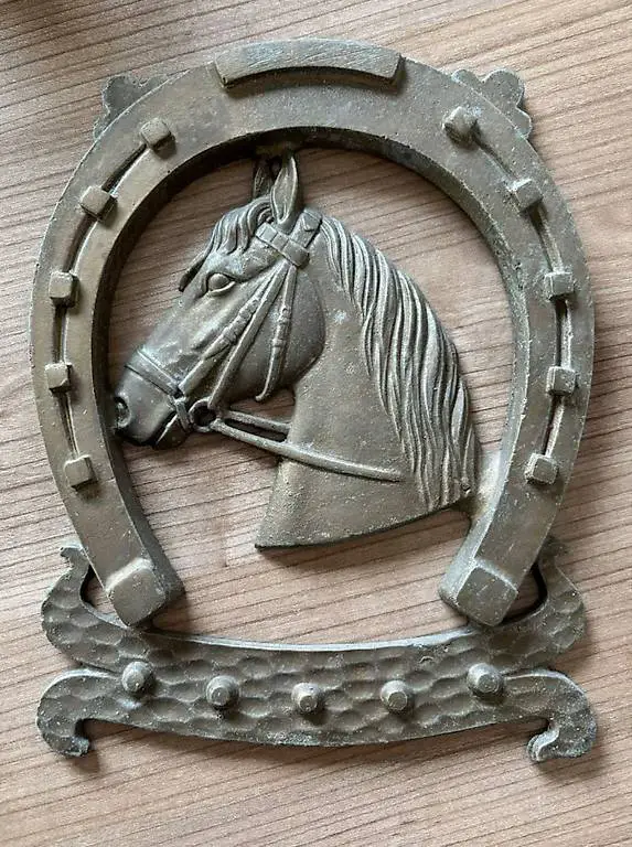 Hufeisen mit Pferd - 25cm - Gusseisen