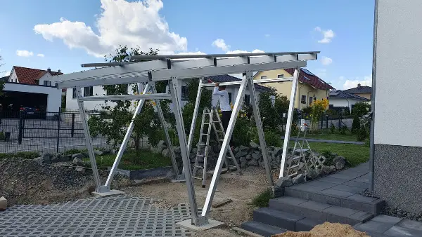 Solar Carport mit 9 x 430W Module Bifazial und BIPV Zulassung