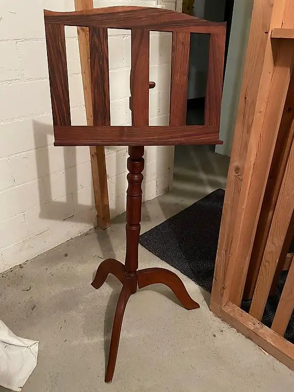 Echtes Nussbaumholz, Notenständer