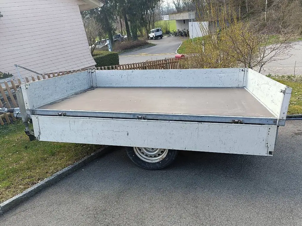 Anhänger Humbaur zu Verkaufen / Mieten