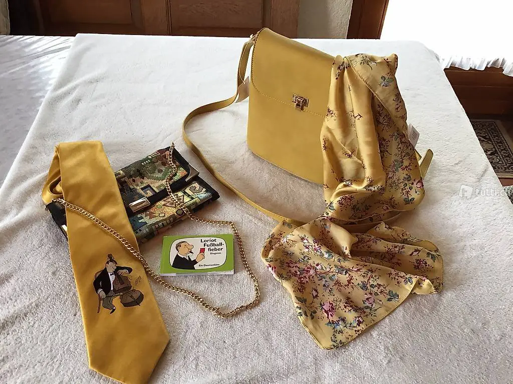 Umhänge Tasche Moustarde mit Schal etc., Stückpreis