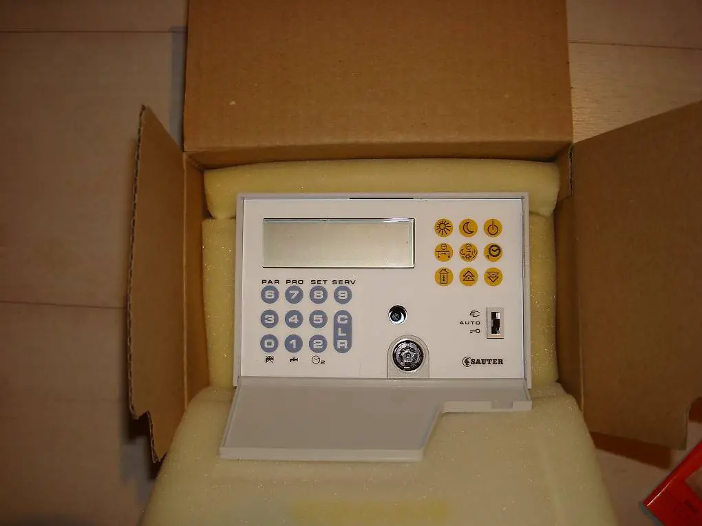 Heizungsregler Sauter EQJW 131 (neu)