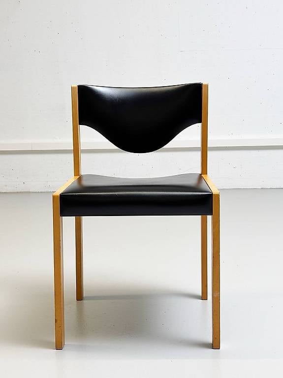 Holzstühle von Horgenglarus mit Leder Sitzfläche