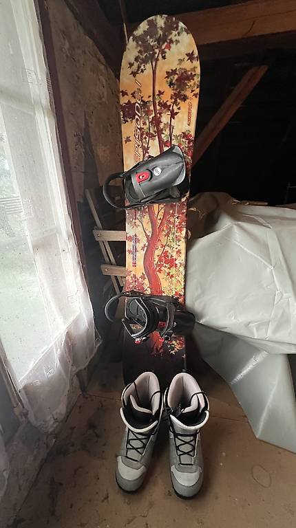 Snowboard mit Schuhe