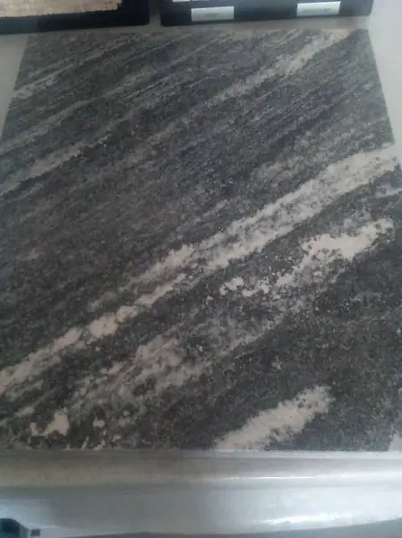  1 St Maggia Gneis wild poliert 60.9x60.9x3 cm