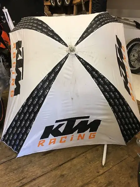 Neuer KTM Sonnenschirm