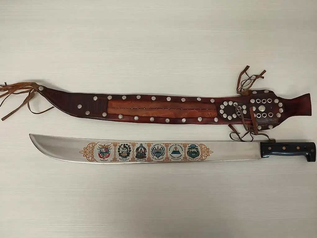 Machete decorativo con fodero in cuoio artigianale