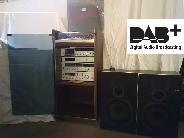 Stereo Hi-Fi anni 80 marca Toshiba Aurex con mobile in legno