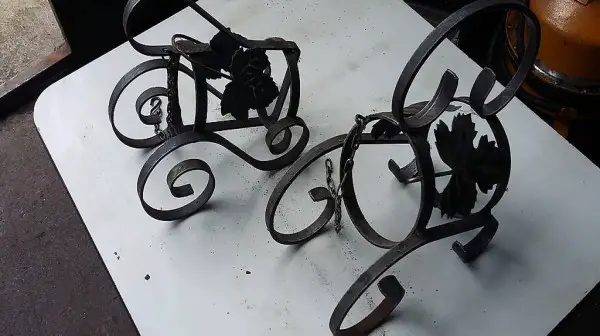 2 Weinflaschen- Halter / Ständer, Ausgiesser Dekoration