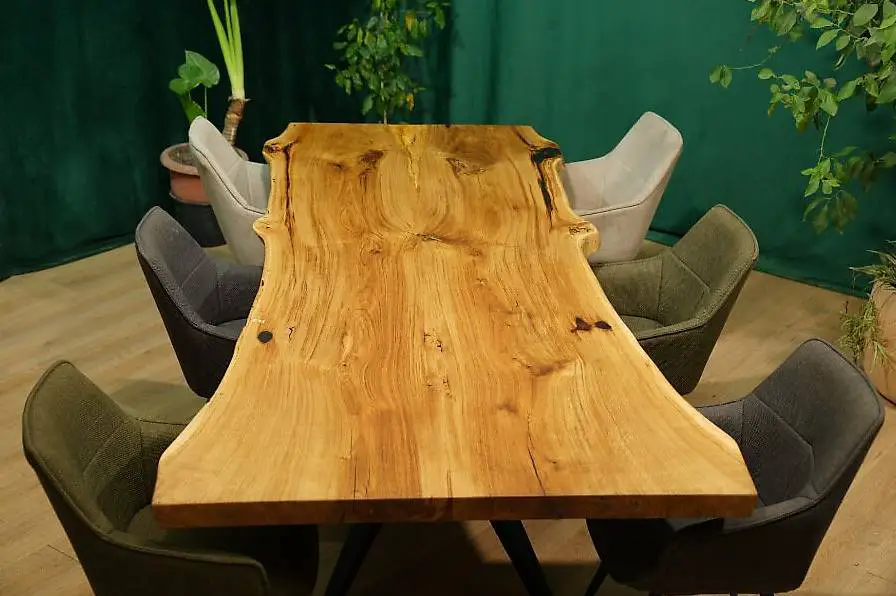 Wunderschöner Eichenesstisch - Jedes Detail ein Blickfang