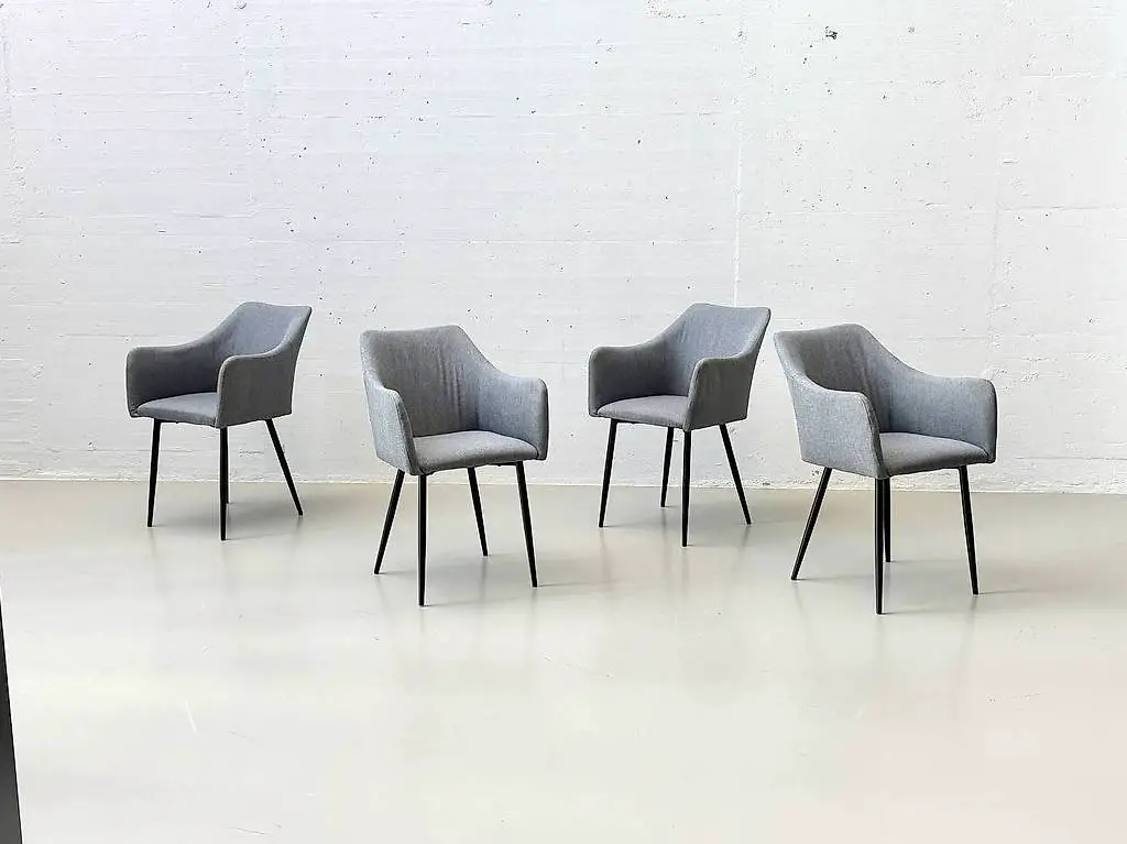 Esszimmerstühle mit Armlehne und Stoffbezug in Grau