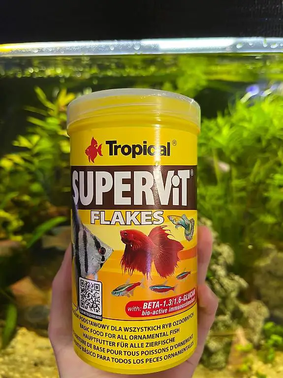 Verschiedenes Fischfutter zu verkaufen