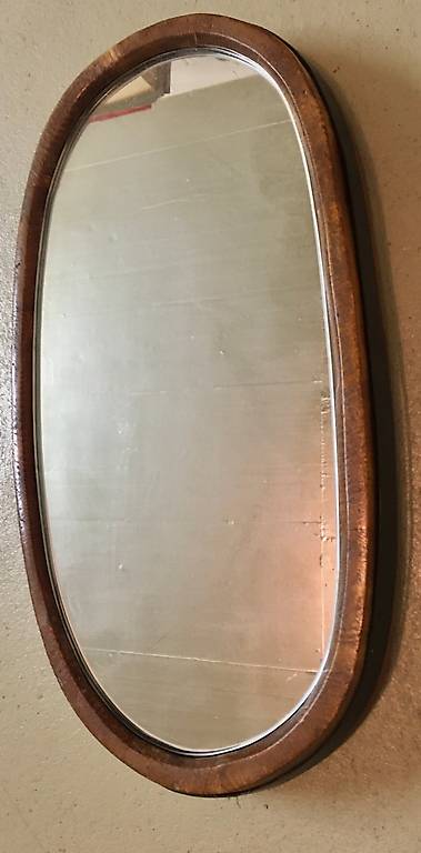 Spiegel mit Holzfass