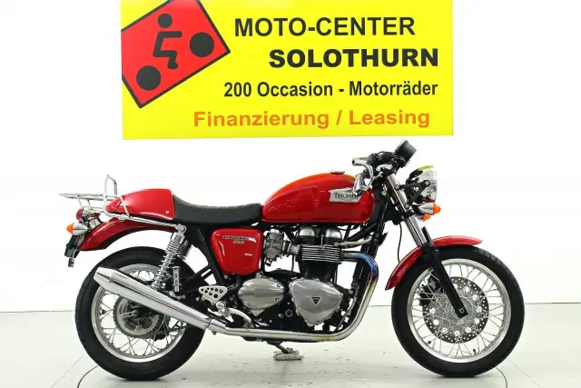 triumph thruxton 900