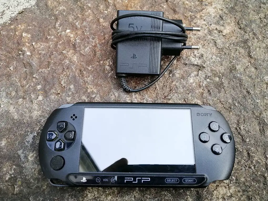 sony psp street e1000 con/mit/avec/with memory card + games