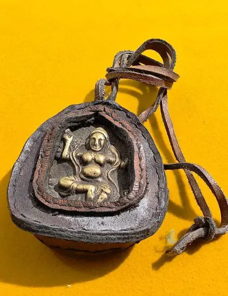 Altes Simhamukha Amulett aus Tibet