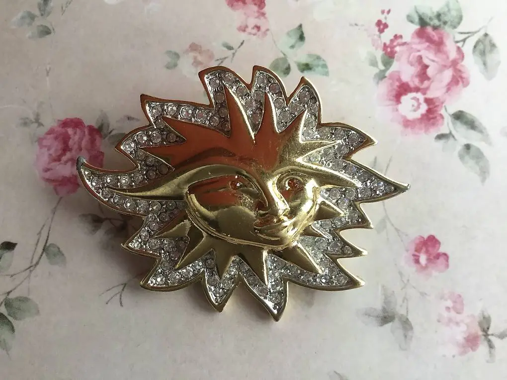 Schöne ältere Brosche