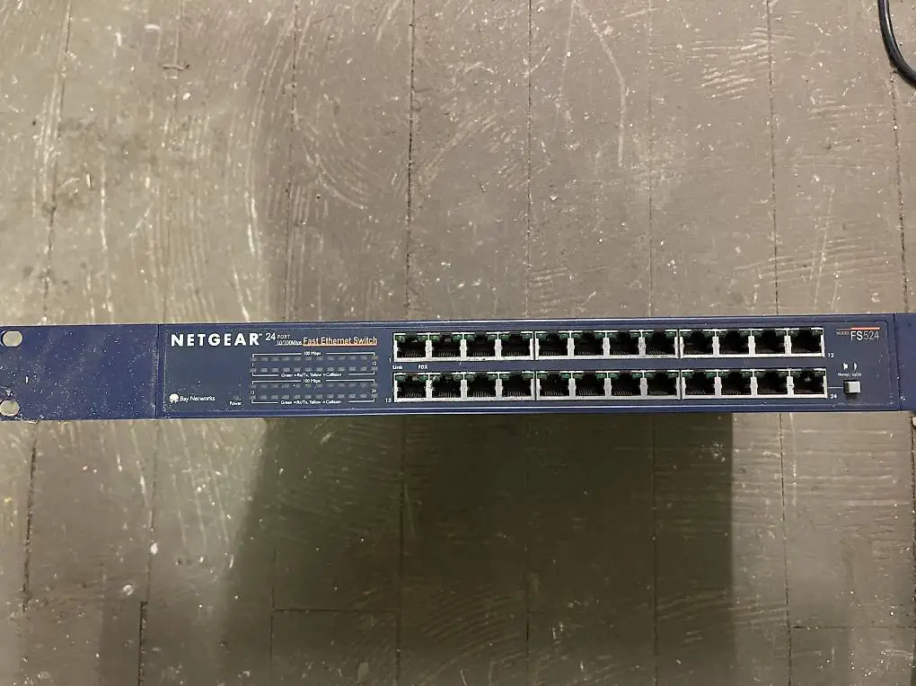 Netgear fs524