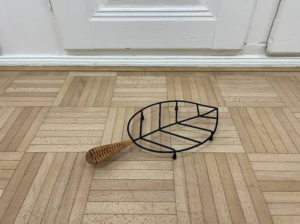 Schöner Untersetzer Topfuntersetzer mit Leder Griff vintage