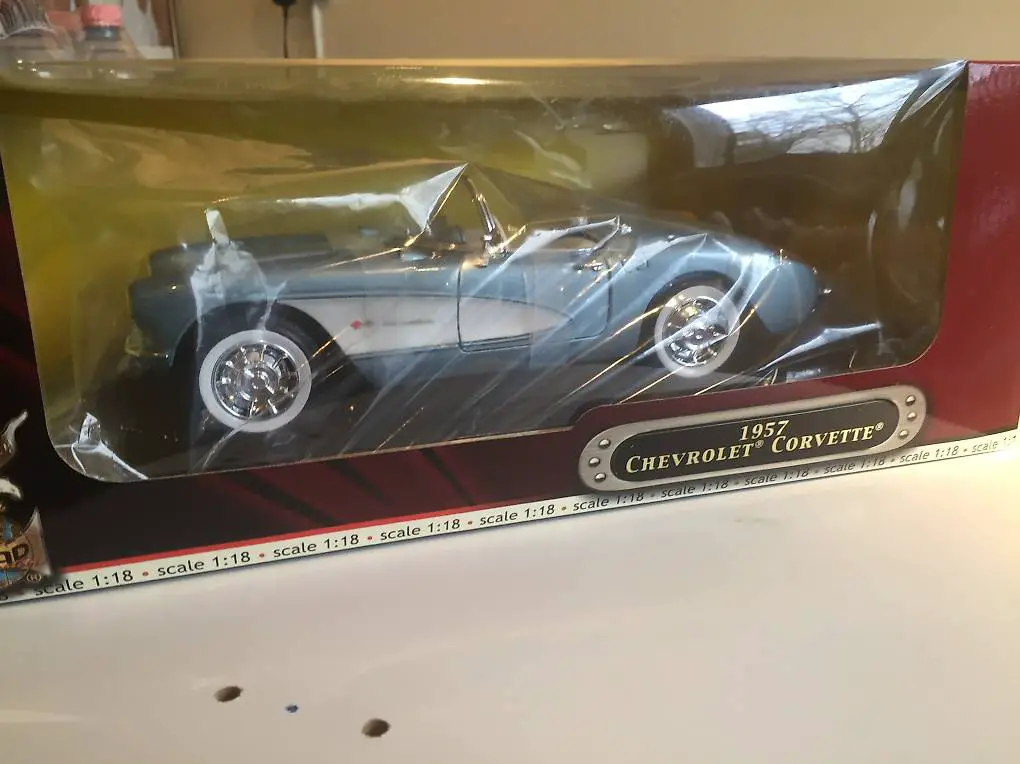 Modellauto Chevrolet Corvette 1957, DIE CAST, 1:18 neu