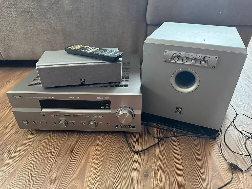 Yamaha Receiver RX-V750 5.1 / Sub / 4 LSP / 1 Center