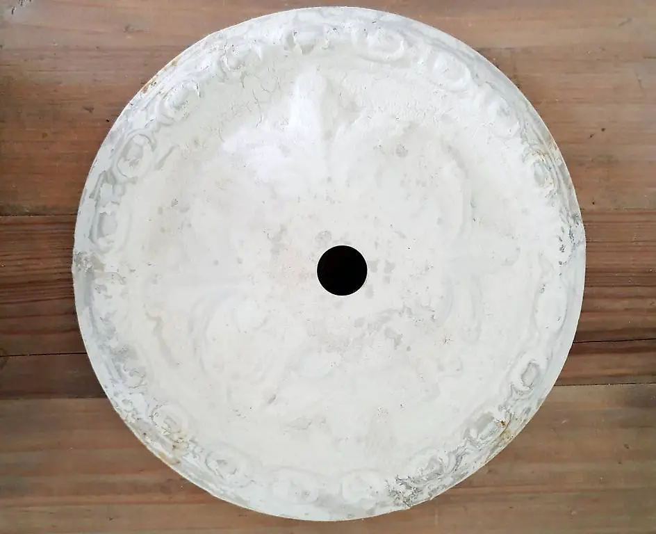 Stuckleuchte mit Verzierung weiss Shabby Chic / NEU