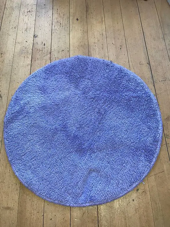 3x runde Teppiche / Badteppiche in lila / violett