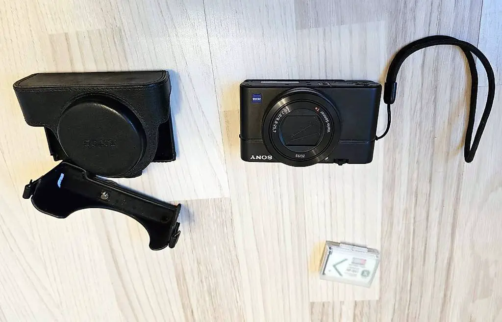 Sony RX100 III? Kompaktkamera mit Zubehör