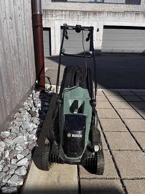 Elektro Bosch Rasenmäher zu verschenken